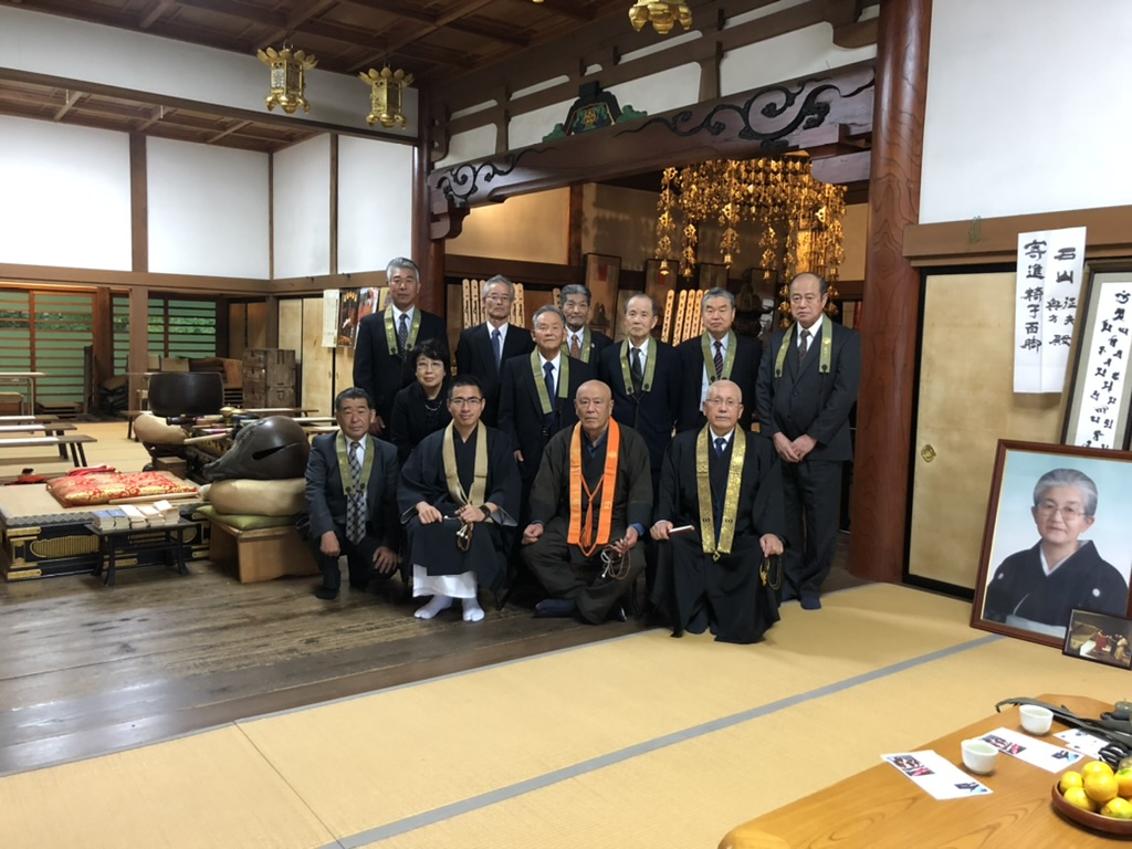2017年のお参りの様子・本堂での集合写真