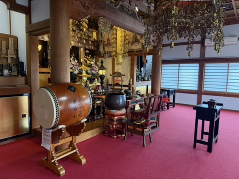本堂（太鼓・仏壇）